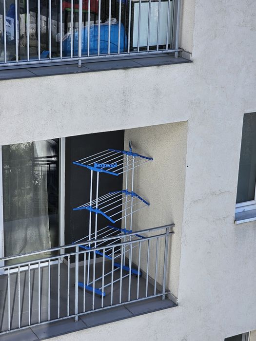 Uscator rufe vertical pliabil, 3 niveluri, suport umerase, spatii mici