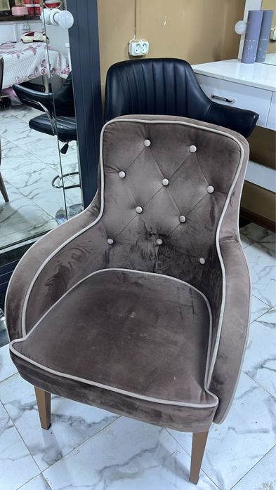 Продам стулья для салона