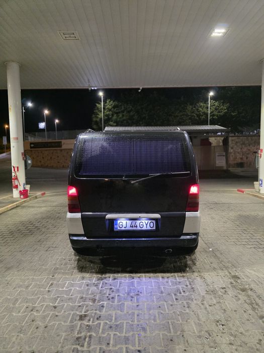 Mercedes-Benz V220