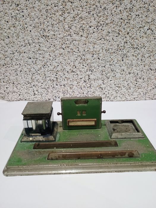 Мастилница с календар