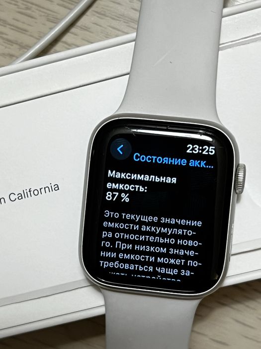 Apple Watch Series 5 44mm Space Gray + 2 каишки (Батерия 87%)