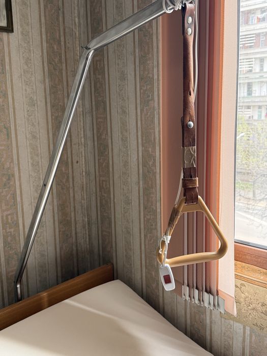 Болнично легло - електрическо регулиране