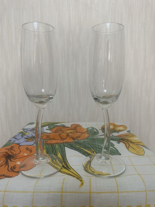 Винтажные бокалы для шампанского J P Chenet с изогнутой ножкой.