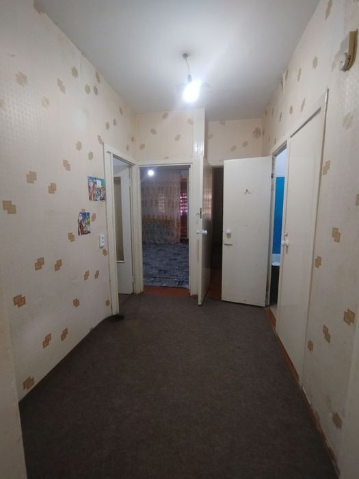 9bozor yonida 2xona 1etaj
