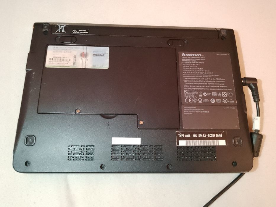 Малък лаптоп Lenovo