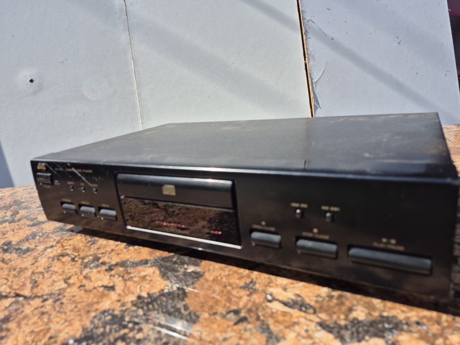 Vând compact disc pleyer marca JVC model XL-V120 made in  Singapore 

- DVD- RAM