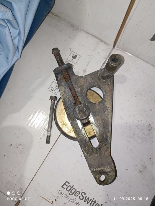 Натяжитель ремня генератора