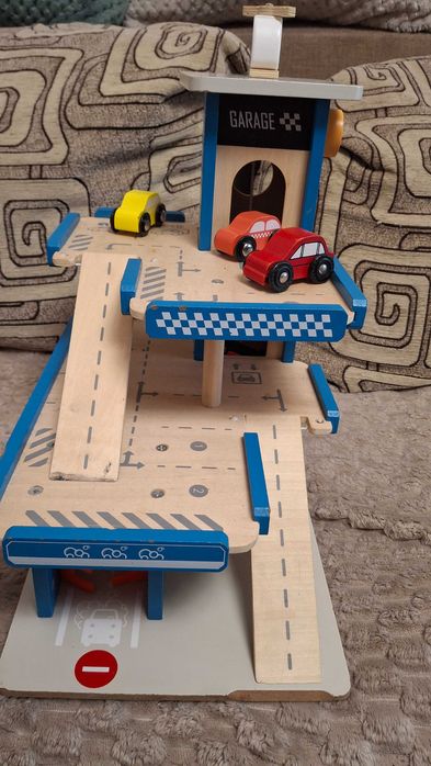 Garaj din lemn Montessori 3 niveluri + masinute