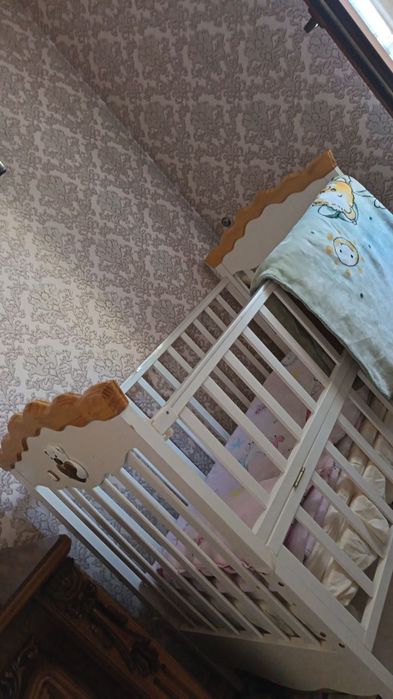 Bolalar karavati va lulkasi shoshilinch sotiladi