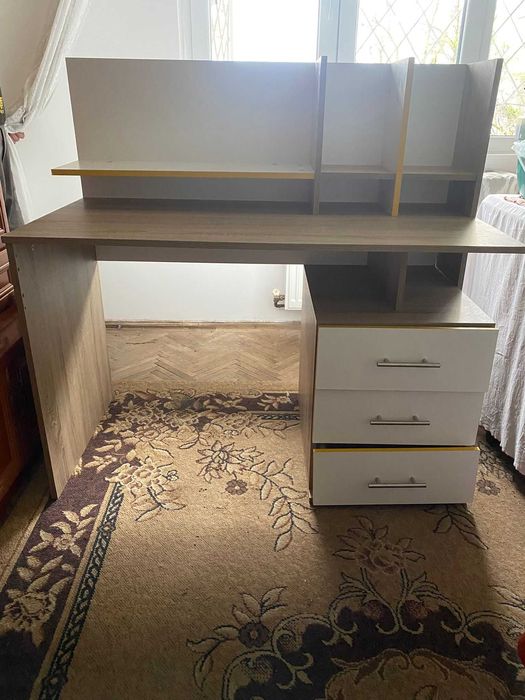 Birou cu etajera noi