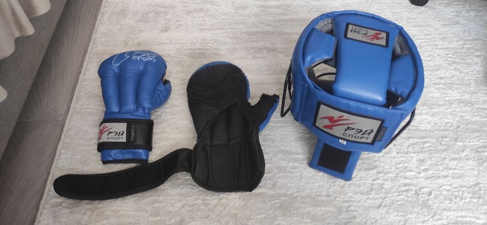 Шлем с перчатками