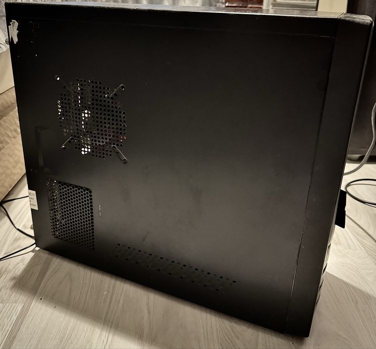 Vând calculator pentru piese de schimb