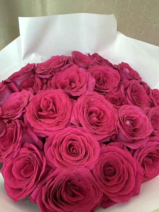 Розовый роза  белый оформл