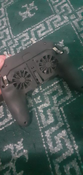 Igravoy jostik ozida ham kuleri ham bor telefonga zaryad beradi zor