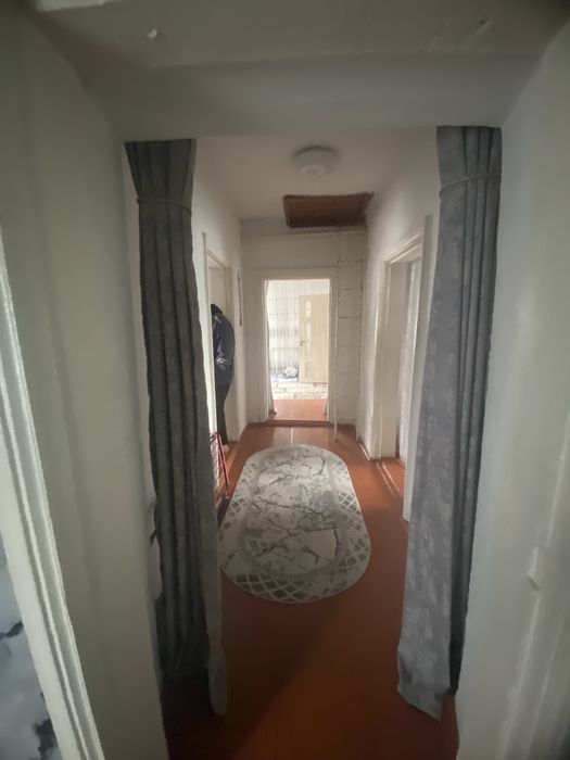 Продаеться дом с большим участком.