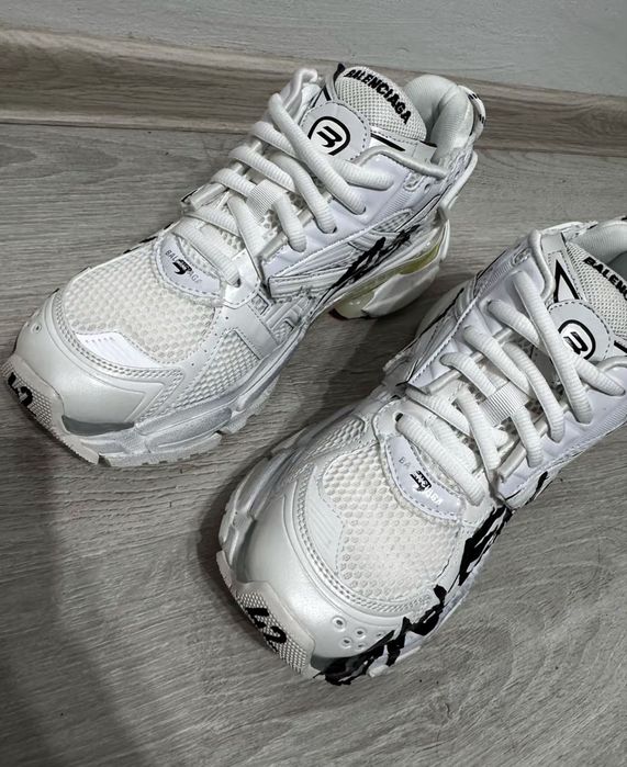 Balenciaga Runner