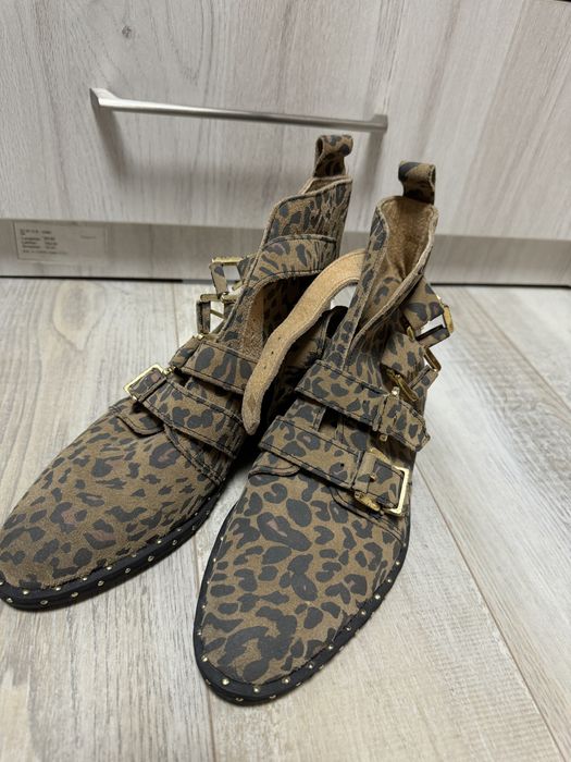 Ghete animal print din piele , noi , marime 39