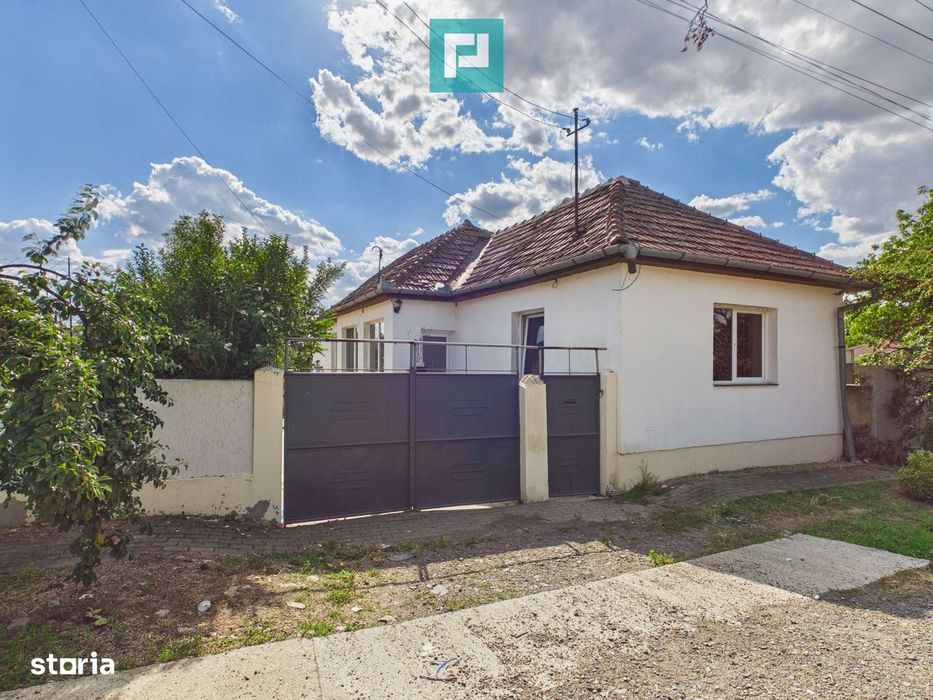 Casă cu 2 camere și 1000 mp teren în Păuliș