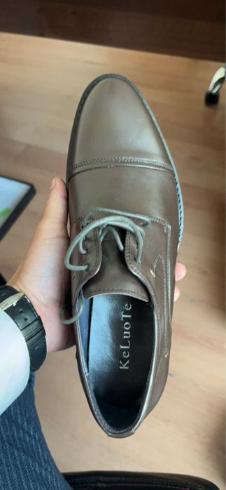 Продам классические туфли