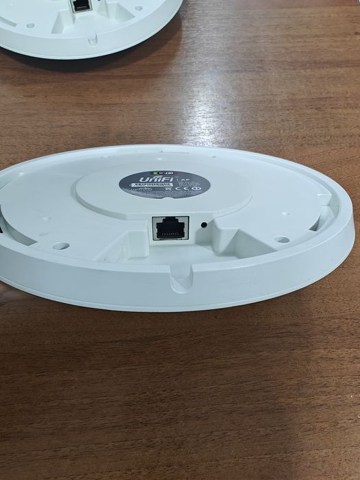 Точки доступа Wi-Fi Ubiquity 2.4 ГГц