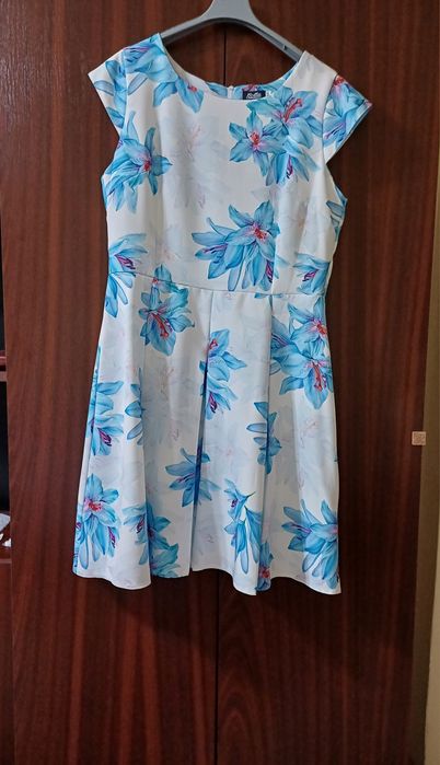 Rochie elegantă de vară, mărime  44.  Rochia este nouă.