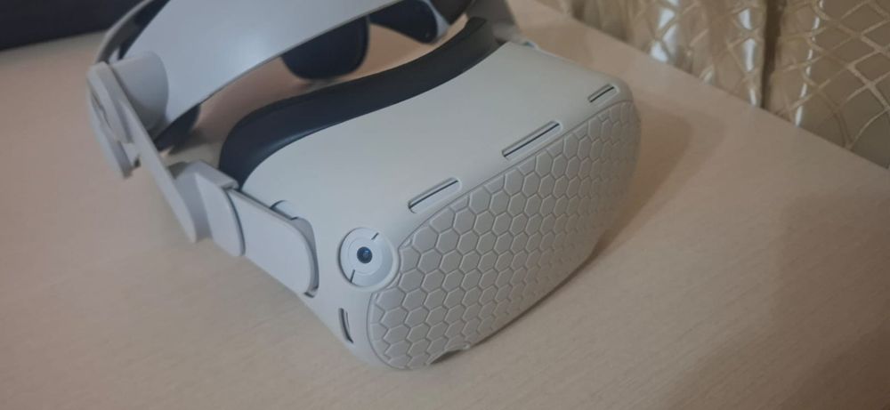 Meta quest 2 в хорошем состоянии