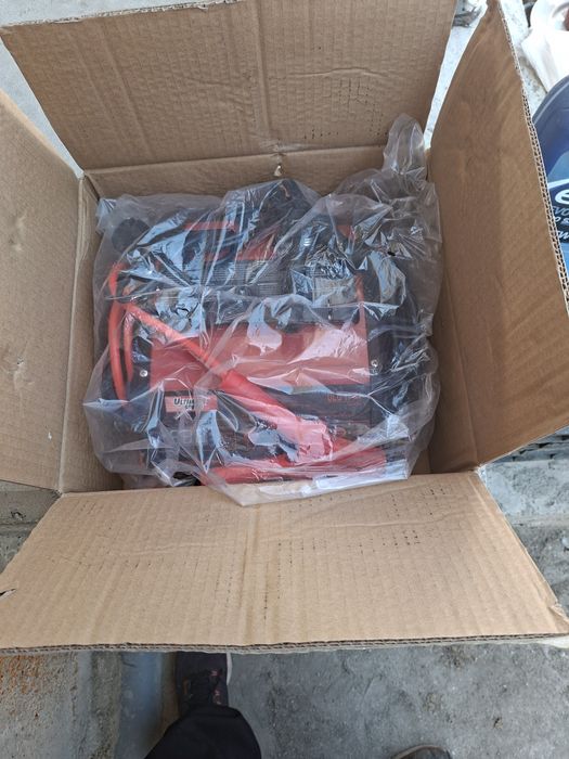 Vând Încărcător baterie auto ULTIMATE SPEED cu funcție de pornire