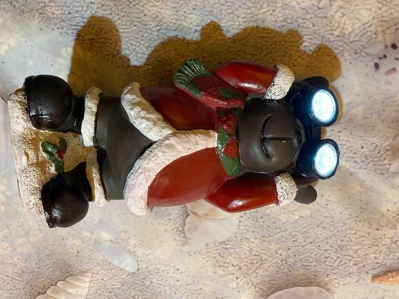 Figurina din ceramica,cu  binoclu ce se aprinde  pe baza de baterii