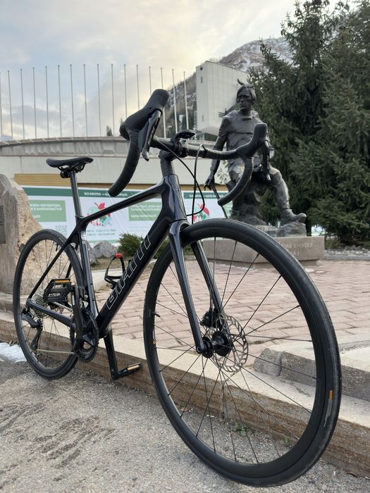 Шоссейный велосипед giant tcr