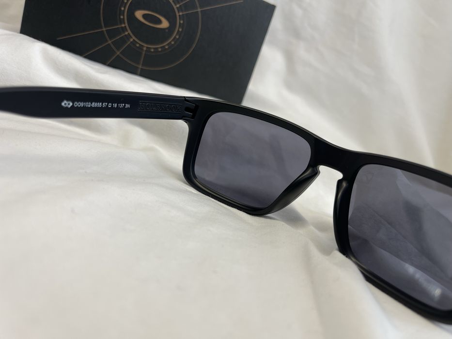 Oakley Holbrook