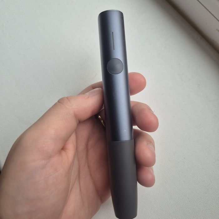 Iqos iluma one,folosit de putine ori,nu are niciun defect.