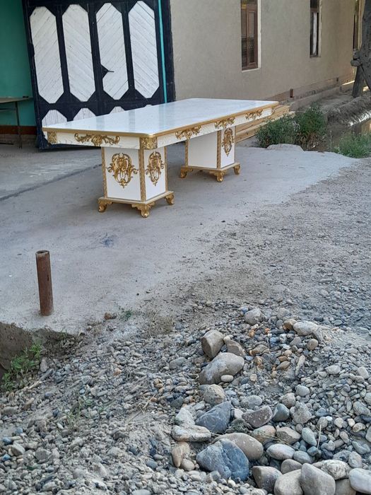 Стол сотилади замонави