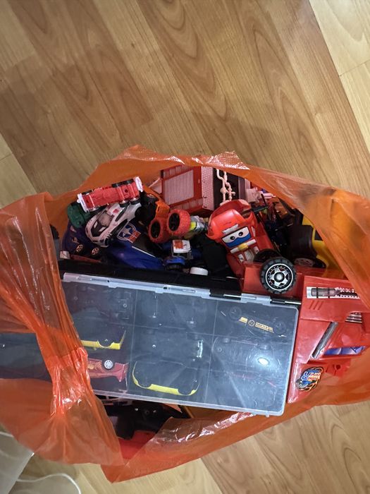 Продам машинки металические