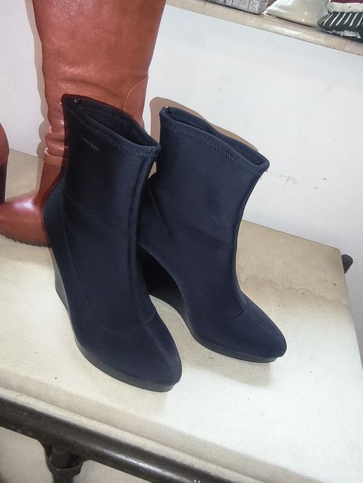 Nina West u Kelvin Klein 37 номер