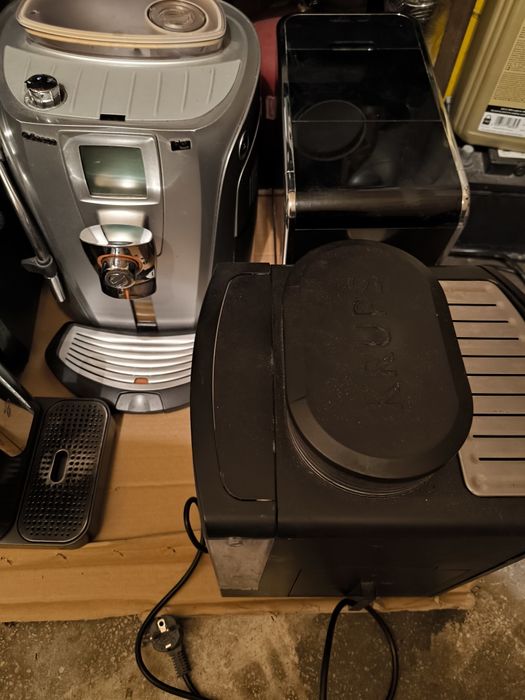 5 aparate de cafea funcționează cu cafea boabe spumează și laptele fac capucino