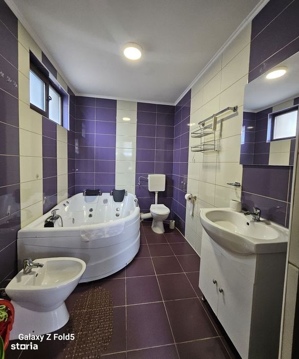Apartament cu 3 camere de închiriat – zona Rogerius, Oradea
