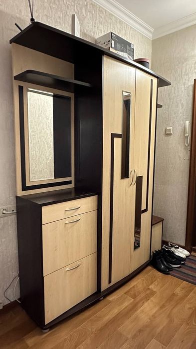Продаю шкаф в прихожую