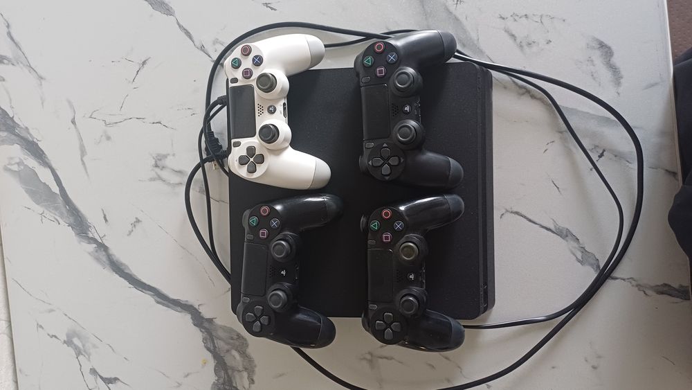 Play station 4 slim 1TB 4ta josytik