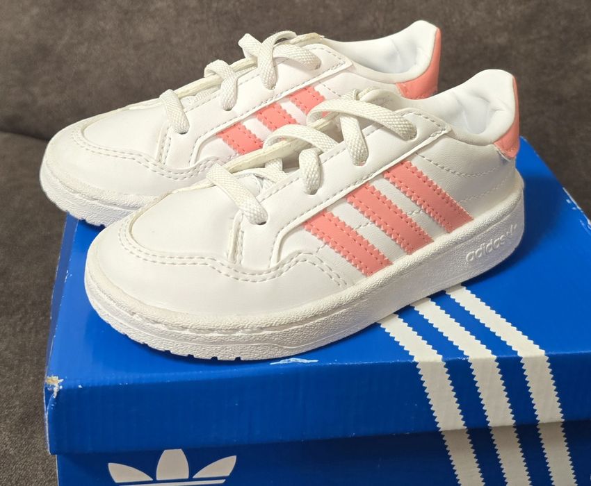 Обувки АДИДАС  за момиче