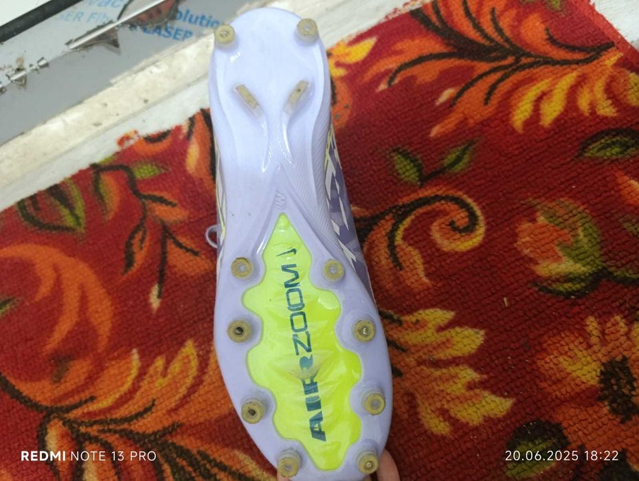 Футбольные бутсы