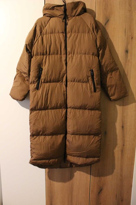 Дълго зимно яке с качулка. Размер М.