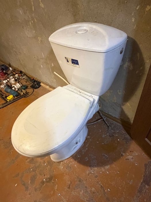 Отдам унитаз с бачком самовывоз