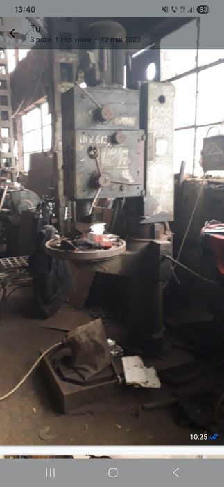 Masina de găurit verticală