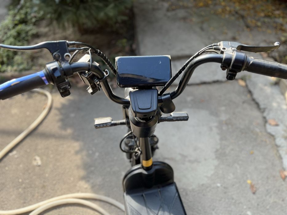 Скутер новый почти