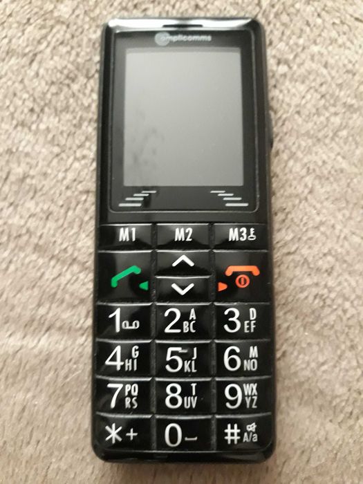 Мобилен телефон Amplicomms M 6000 специално за хора с увреден слух.