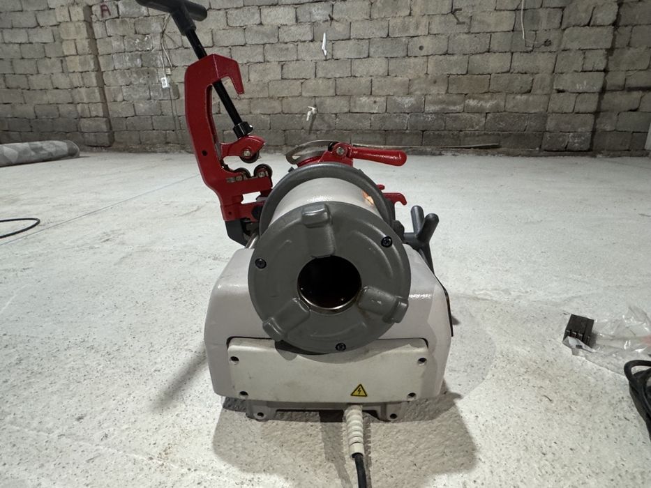 Metal turbalarga rezba ochish aparati