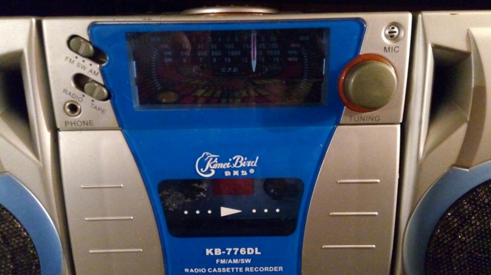 Radio casetofon cu caseta