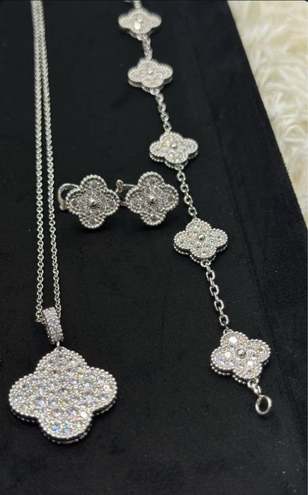 Серьги белое золото с бриллиантом Van cleef