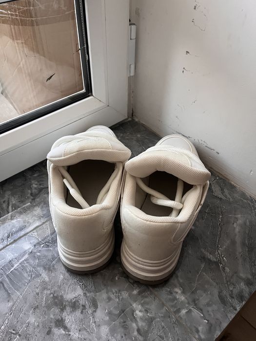 Кроссовки от bershka