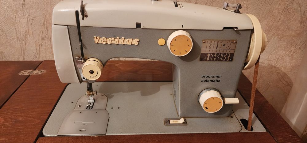 Продам швейную машину немецкую ВЕРИТАС 8014/35